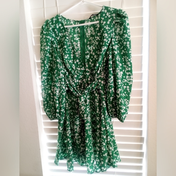 NWOT Spring 💚 Green Mini Dress - Picture 2 of 8